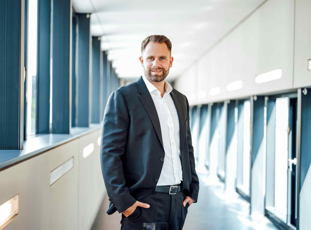 Brian Engels gründet die Plattform RoboFinder