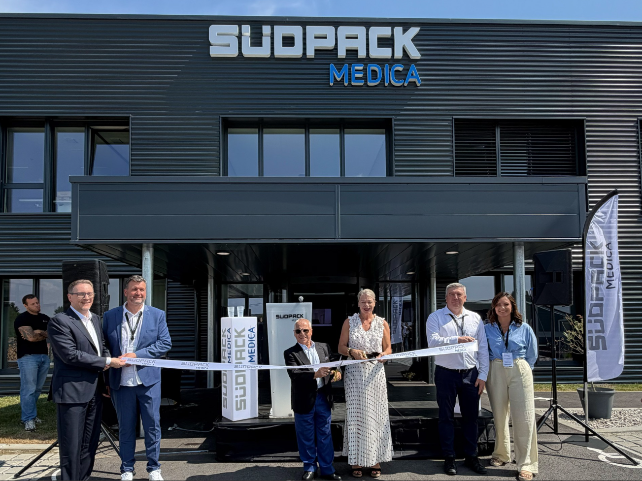 Südpack erweitert Werk in Coulmer für Medica-Verpackungen - Reinraumkapazitäten verdoppelt Mit der offiziellen Eröffnung des erweiterten Standorts im französischen Coulmer hat Südpack Medica eines der größten Investitionsprojekte seiner Unternehmensgeschichte abgeschlossen.