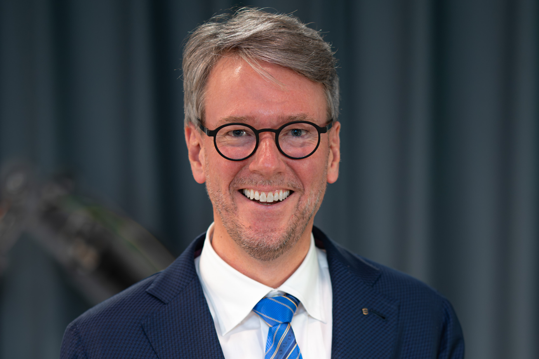 Maschinenbau: VDMA beruft Philip Harting in den Hauptvorstand Der Verband Deutscher Maschinen- und Anlagenbau (VDMA) hat Philip Harting in seinen Hauptvorstand berufen. Der CEO der Harting Technologiegruppe engagiert sich künftig für die Interessen des deutschen und europäischen Maschinenbaus.