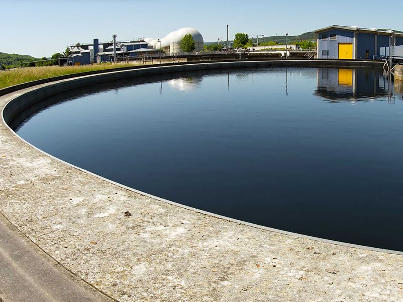 Überwachung von Mikroschadstoffen im Abwasser Ein Thüringer Forschungsverbund arbeitet an der Entwicklung einer neuartigen Sensorik zur Überwachung von Mikroschadstoffen im Abwasser.