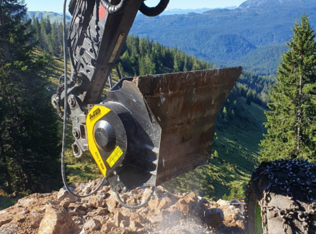 Ein Brecherlöffel von MB im Einsatz in den bayerischen Alpen