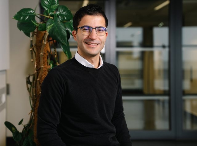 Studie: Cortisol stört Navigationssystem im Gehirn – Relevanz für Alzheimer und Demenz? Osman Akan ist Kognitionspsychologe an der Ruhr-Universität Bochum.