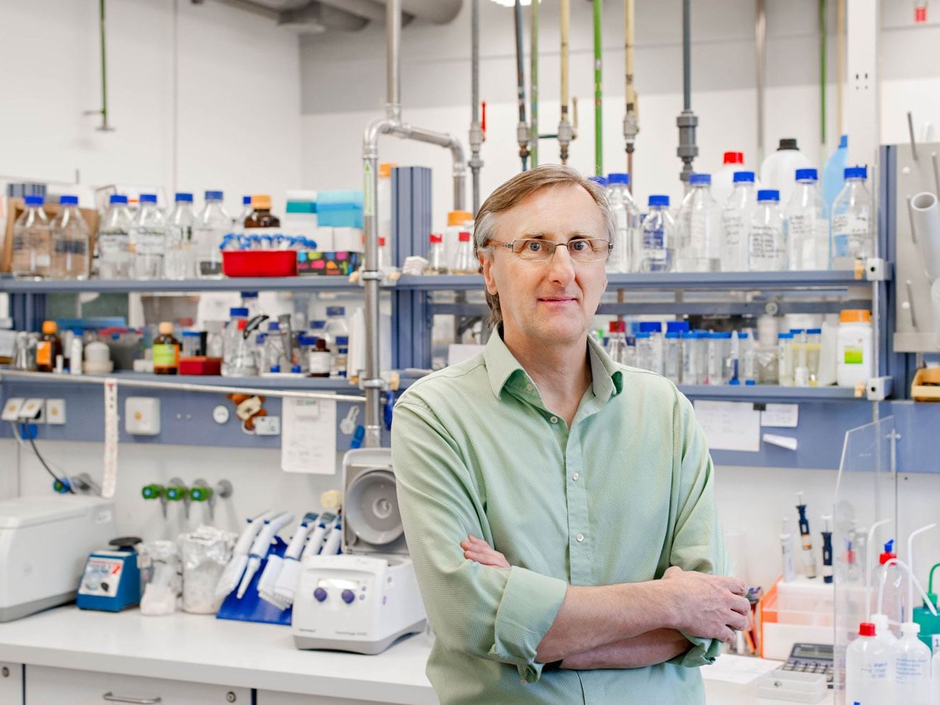 Wissenschaftliche Lebensleistung gewürdigt: Otto-Warburg-Medaille 2024 für Johannes Buchner Johannes Buchner im Labor