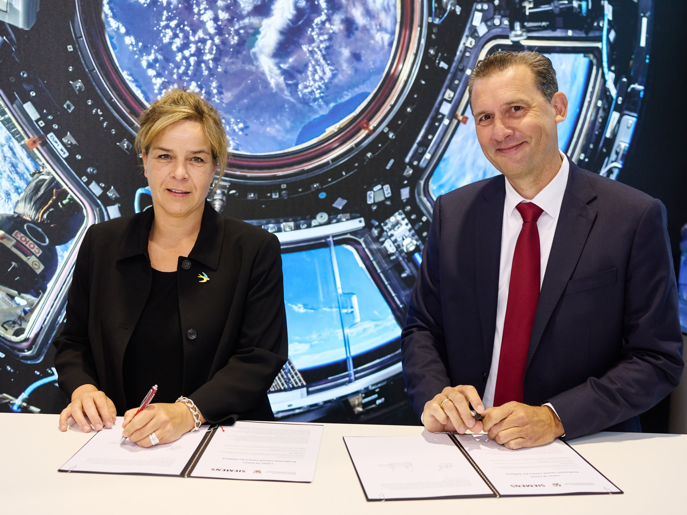 North Rhine-Westphalia and Siemens are collaborating on the Production Launch Center Defense (PLCD) North Rhine-Westphalia's Minister of Economic Affairs, Mona Neubaur, and Siemens executive Olaf Plante sign a memorandum of understanding on cooperation for the planned Production Launch Center Defense.