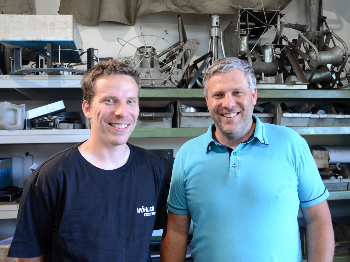 Maschinenbau: Anwenderbericht kabellos in der Bürstenfertigung 2 Brüder: Jan Markvart und CEO Ing. Jaroslav Markvart (v.l.n.r.)