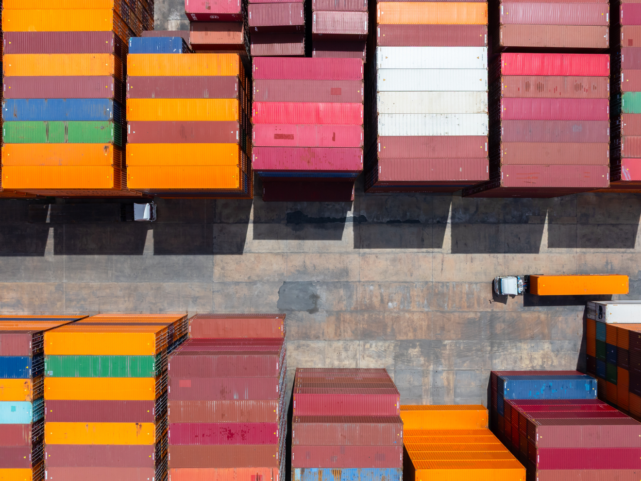 Electronics and Digital Industry Reports Foreign Trade Figures: Electronics Exports Continue to Grow—But the Pace Is Slowing Containers as a Symbol of Exports and Foreign Trade in the Electronics and Digital Industries