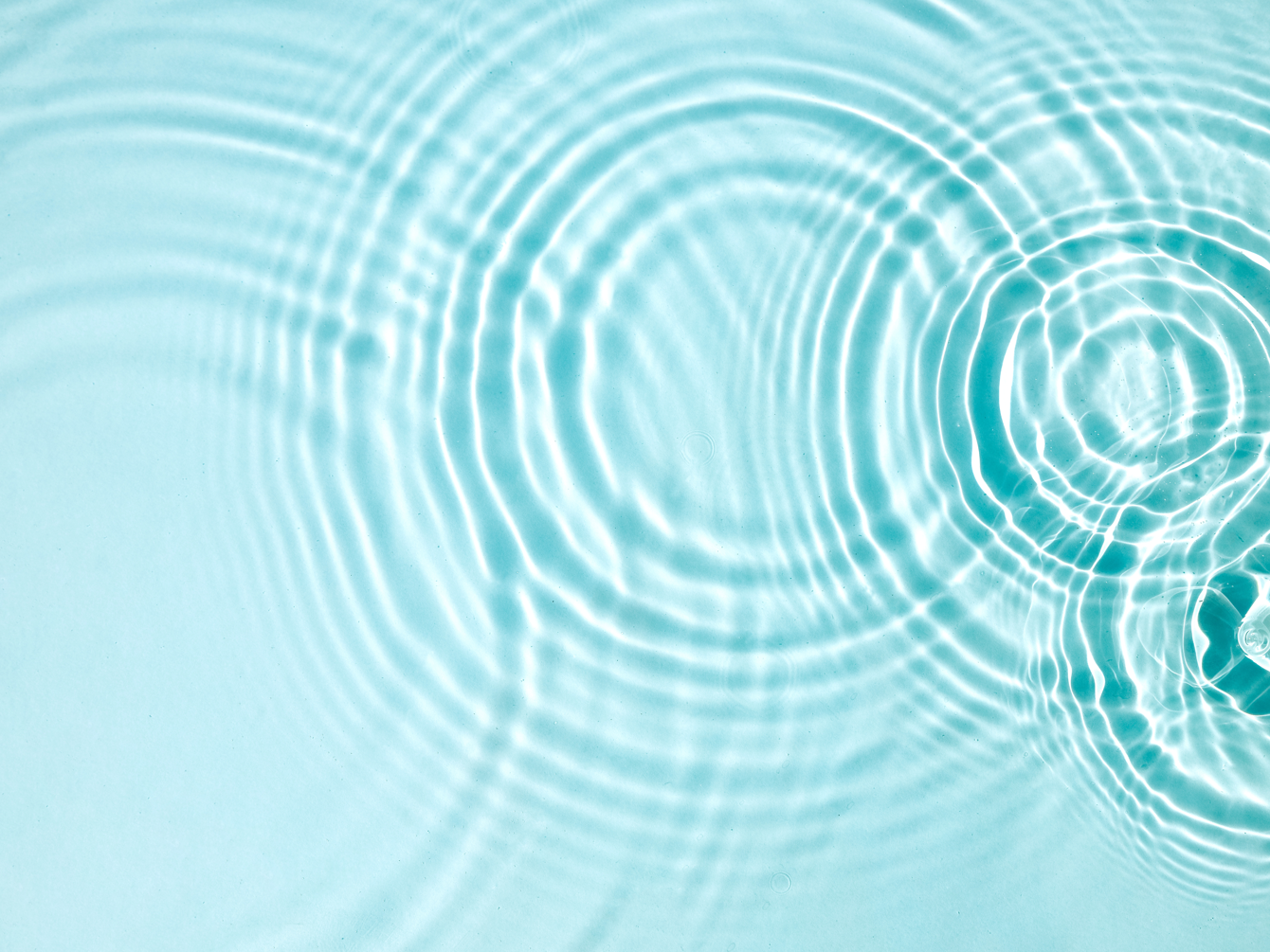 Symbolbild Wasser für Artikel Abwasser als Energie- und Rohstoffquelle: Wie Technologie mit Mikroben es möglich macht