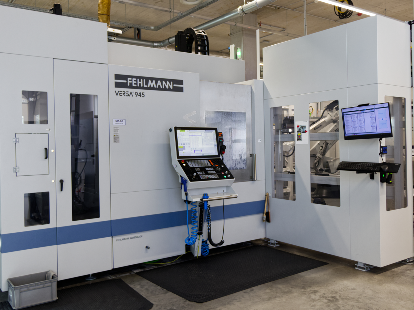 The Fehlmann Versa 945, combined with a customized automation solution from Gibas, forms the mechanical core of Escha’s new manufacturing platform.