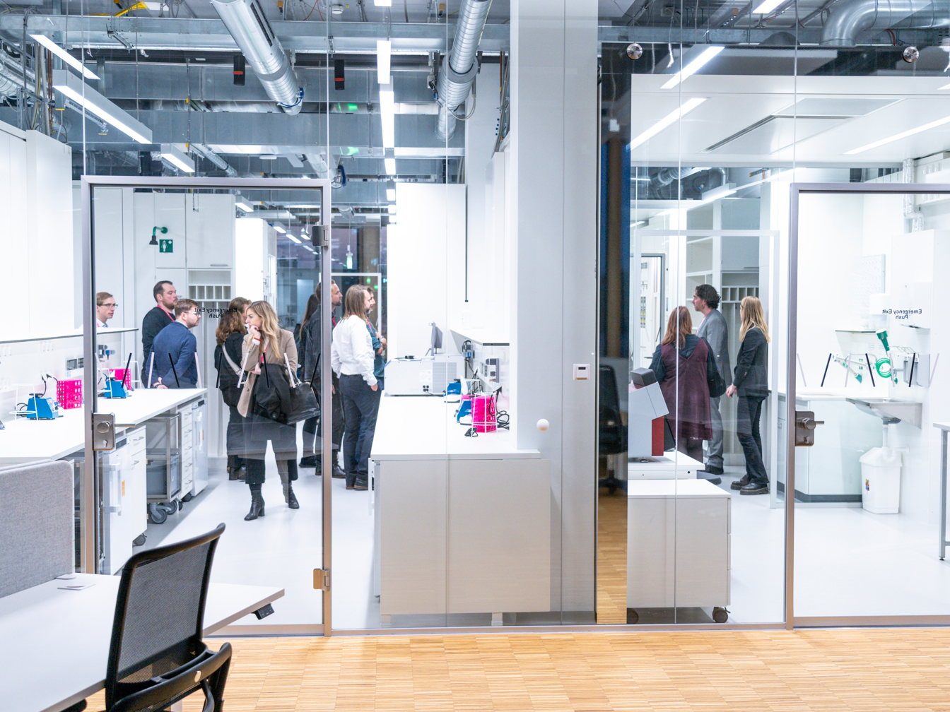 Ein Jahr Life Science Factory München: Wo Start-ups wachsen Vor einem Jahr eröffnete die Life Science Factory ihren Standort auf dem Gelände von Helmholtz Munich.