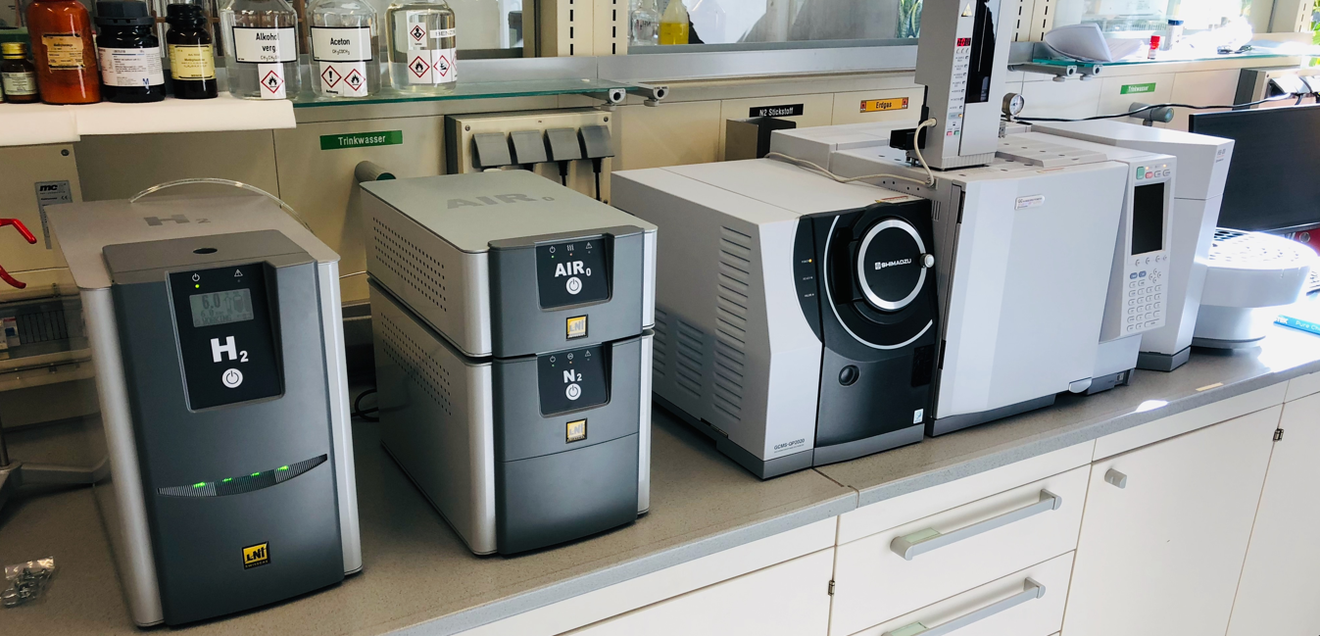 Gas-Generatoren als Alternative zu Druckgasflaschen im Labor Gas-Generatoren als Alternative zu Druckgasflaschen im Labor