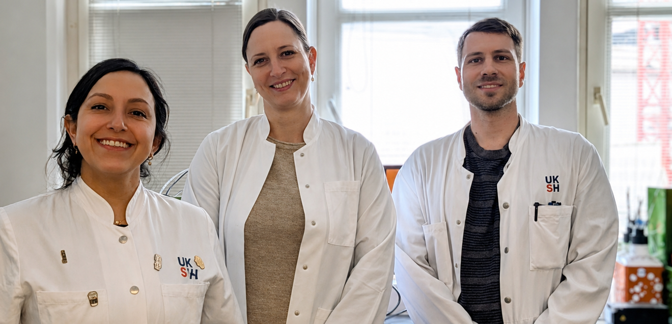 Morbus Crohn: Immunantwort auf Candida albicans kann krankheitsfördernd sein Das Team: Rios Martini, Bacher, Hofmann. Forschende des Exzellenzclusters „Precision Medicine in Chronic Inflammation“ (PMI) an der Christian-Albrechts-Universität zu Kiel.