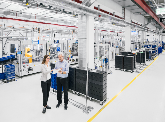 Bosch at the Hannover Messe 2026: Agentic AI, digital twins and new manufacturing technologies Bosch uses the example of collaboration on the store floor to show how agentic AI can become a partner for people.
