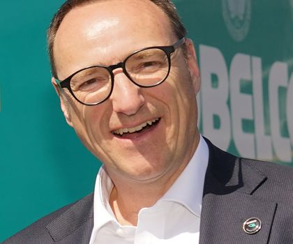 Verhaltener Optimismus bei Kobelco Verhaltener Optimismus bei Kobelco