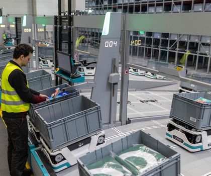 Automation in logistics: Four misconceptions about robots in the warehouse Automation in logistics: Four misconceptions about robots in the warehouse