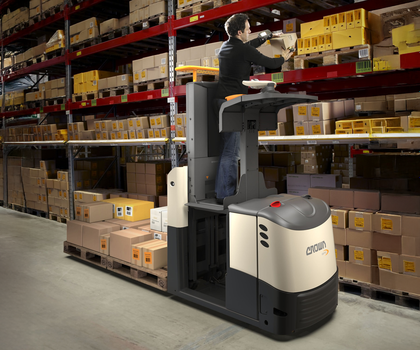 Crown auf der Logimat 2026: Mitgeh-Hubwagen als Highlight Crown auf der Logimat 2026: Mitgeh-Hubwagen als Highlight