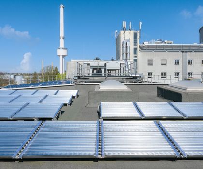 Wasserstoff direkt aus Sonne und Wasser herstellen? Gründungsprojekt des Karlsruher Instituts für Technologie Mit der photreon-Photoreaktortechnologie lässt sich inhärent grüner Wasserstoff kostengünstig direkt am Ort des industriellen Abnehmers herstellen.