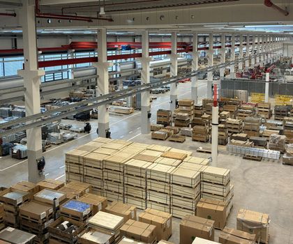 150-Millionen-Euro-Investition: TGW Logistics nimmt neue Produktionshalle in Betrieb
