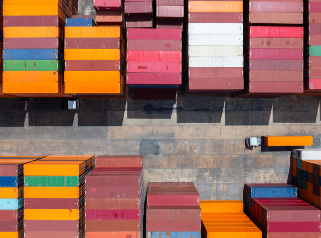 Container als Symbolbild für Export und Außenhandel in der Elektro- und Digitalindustrie