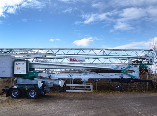 Premiere auf der OstBau: BKL präsentiert 30-Meter-Schnellmontagekran CM 301