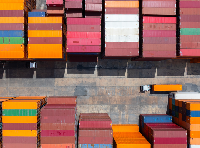 Container. Symbolbild Deutsche Wirtschaft zeigt eine vorsichtige Erholung - ifo Geschäftsklimaindex