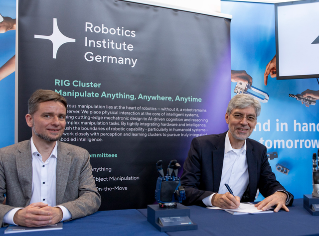 Schunk and DLR: Cooperation for humanoid robot hands accelerates technology transfer By signing a declaration of intent at the German Robotics Conference 2026 in Cologne, Timo Gessmann (CTO SCHUNK) and Prof. Dr.-Ing. Alin Albu-Schäffer (Director of the DLR Institute of Robotics and Mechatronics) are sending a joint signal.