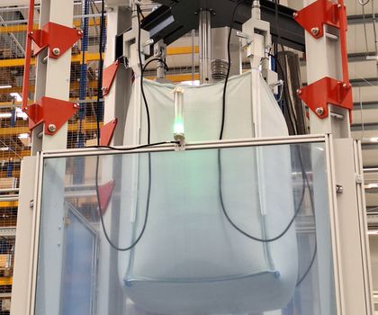 Starlinger auf der Interpack 2026: Starlinger demonstriert Belastungstest für Big Bags Starlinger auf der Interpack 2026: Starlinger demonstriert Belastungstest für Big Bags