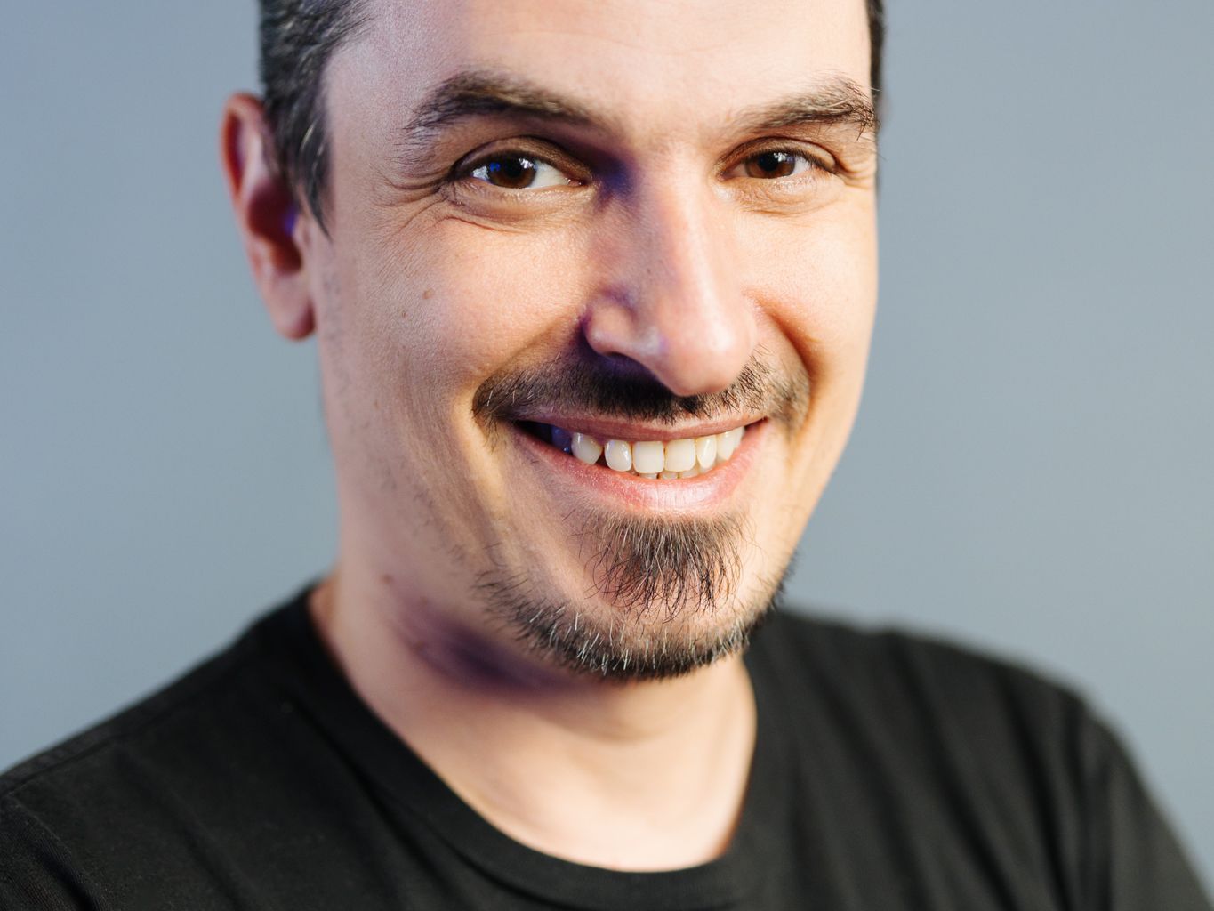 Cybersecurity: Wechsel von der Reaktion zur KI-gestützten Prävention Martin Zugec, Technical Solutions Director, Bitdefender