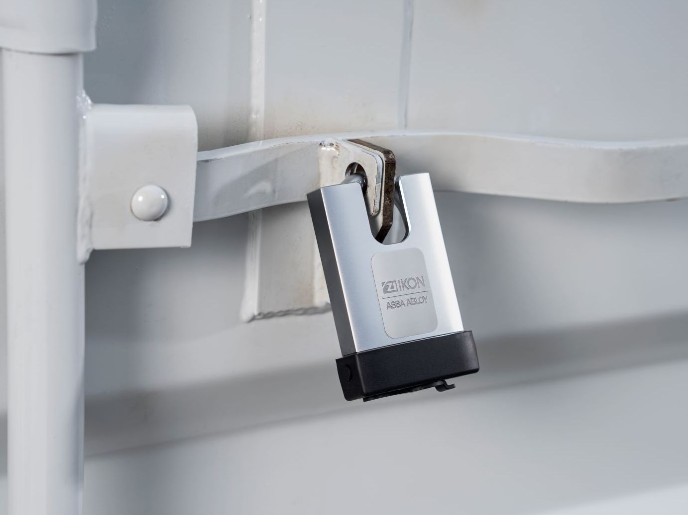 E-Cliq electronic locking system: A key for the whole world