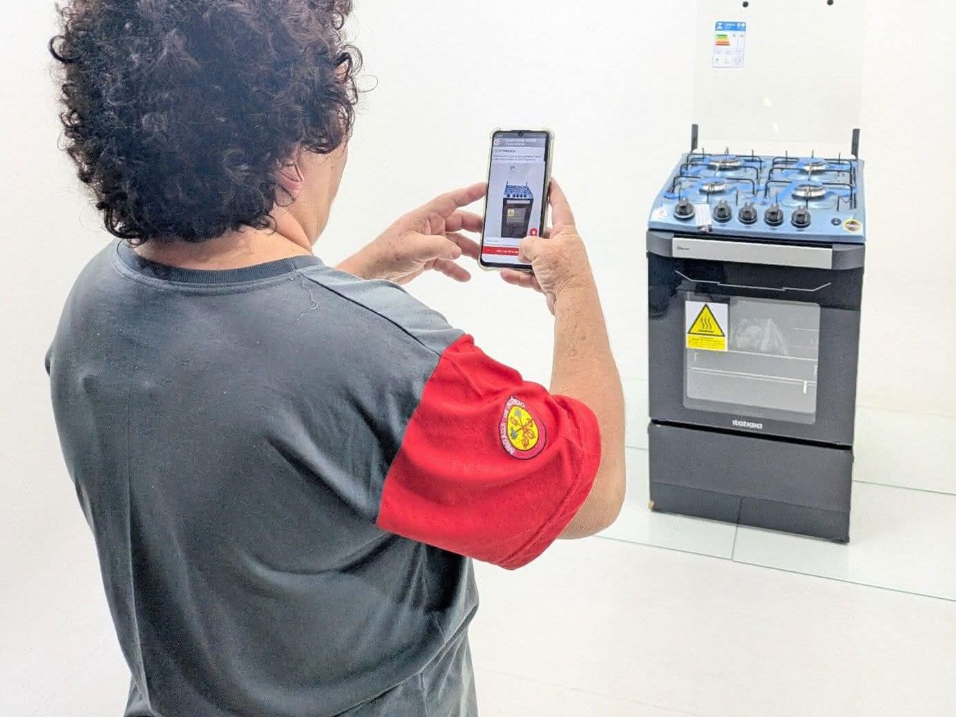 Artificial intelligence to support the circular economy The data acquisition pipeline is implemented directly in real remanufacturing and processing lines to assess the condition of products and components.