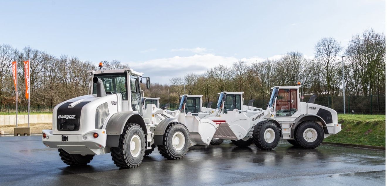 Die Radlader von Weycor Typ AR660 sind auf dem Weg in den internationalen Einsatz der UN. Die Radlader von Weycor Typ AR660 sind auf dem Weg in den internationalen Einsatz der UN.