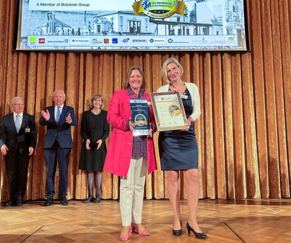Bayerischer Mittelstandspreis 2023 und TOP-100-Siegel: Doppelte Auszeichnung für Brückner Maschinenbau Bayerischer Mittelstandspreis 2023 und TOP-100-Siegel: Doppelte Auszeichnung für Brückner Maschinenbau