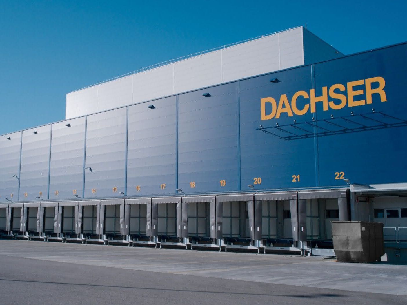 Storage and order picking technology: Automated high-bay warehouse for Dachser High-bay warehouse
