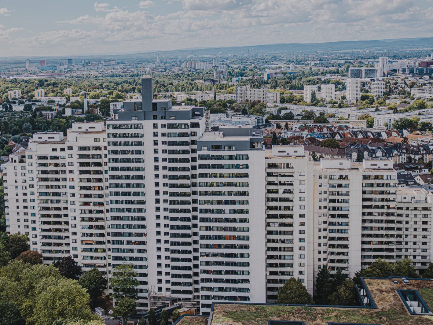Tonality-Fassade von Leipfinger-Bader bringt gestalterische und funktionelle Aufwertung Tonality-Fassade von Leipfinger-Bader bringt gestalterische und funktionelle Aufwertung