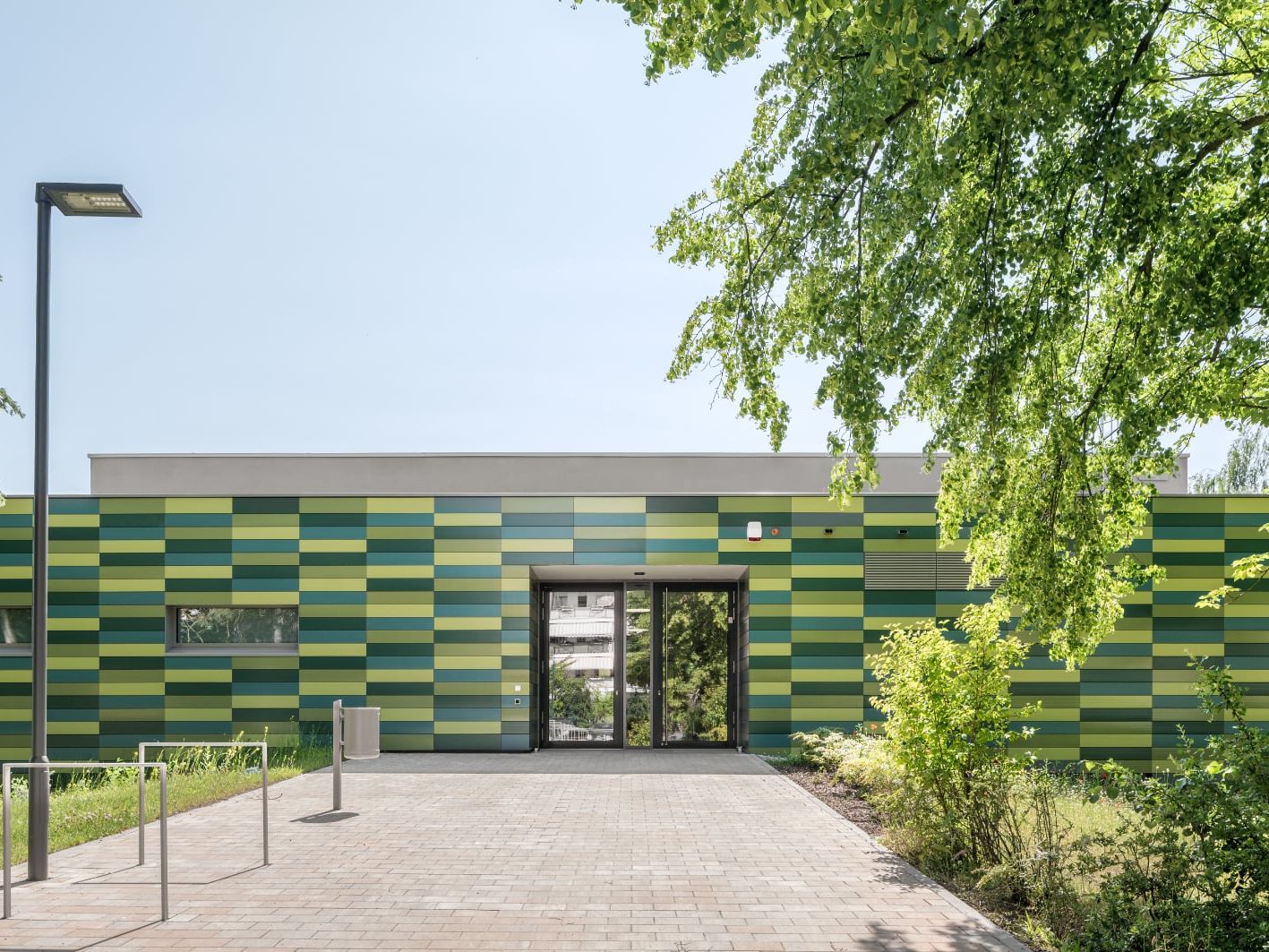 Leipfinger-Bader - Tonality-Keramikfassade prägt neue Inklusionssporthalle