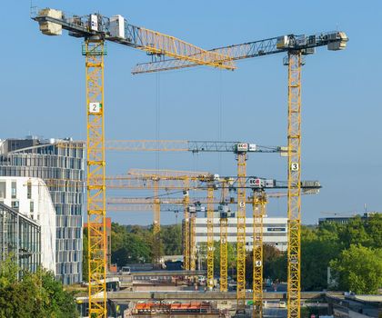 Hamburg realisiert mit dem Bau der U-Bahn-Linie U5 aktuell das größte U-Bahn-Projekt Deutschlands. Größtes U-Bahn-Projekt Deutschlands: Liebherr-Krane gestalten Bau der U5 in Hamburg