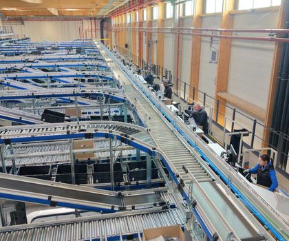 Intralogistik: TGW automatisiert Intersport-Hub