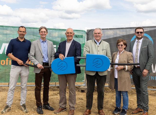 BWZ Achstetten GmbH - 4,5-MWp-Photovoltaik-Freiflächenanlage startet auf Kiesfläche
