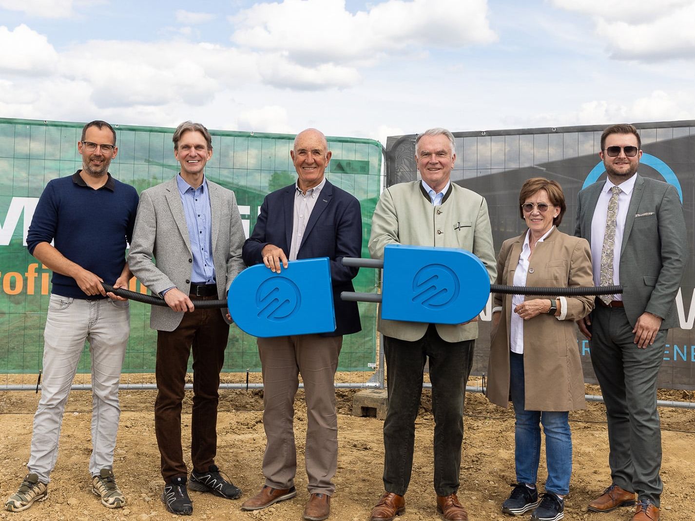 BWZ Achstetten GmbH - 4,5-MWp-Photovoltaik-Freiflächenanlage startet auf Kiesfläche BWZ Achstetten GmbH - 4,5-MWp-Photovoltaik-Freiflächenanlage startet auf Kiesfläche