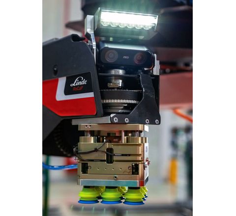 Flurförderzeuge: Automatisches Kommissionieren per Robotik-Fahrzeug Flurförderzeuge: Automatisches Kommissionieren per Robotik-Fahrzeug
