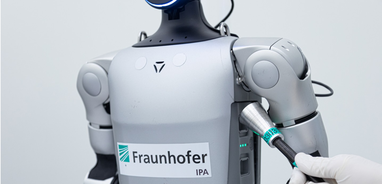 A measuring tube is used to determine the particle emission of the humanoid robot in a cleanroom environment. A measuring tube is used to determine the particle emission of the humanoid robot in a cleanroom environment.