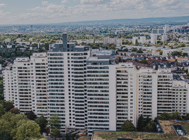 Tonality-Fassade von Leipfinger-Bader bringt gestalterische und funktionelle Aufwertung