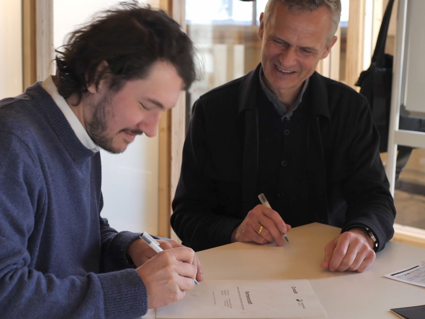 Concular, Marktführer für zirkuläre Immobilien in Neubau und Bestand, und das Sentinel Haus Institut, führend bei Konzepten für gesündere, nachhaltige Bauprodukte und Gebäude, arbeiten künftig eng bei der Transformation der Baubranche zusammen. Concular und Sentinel Haus Institut kooperieren für mehr Materialverwertung und das Bauen in Kreisläufen