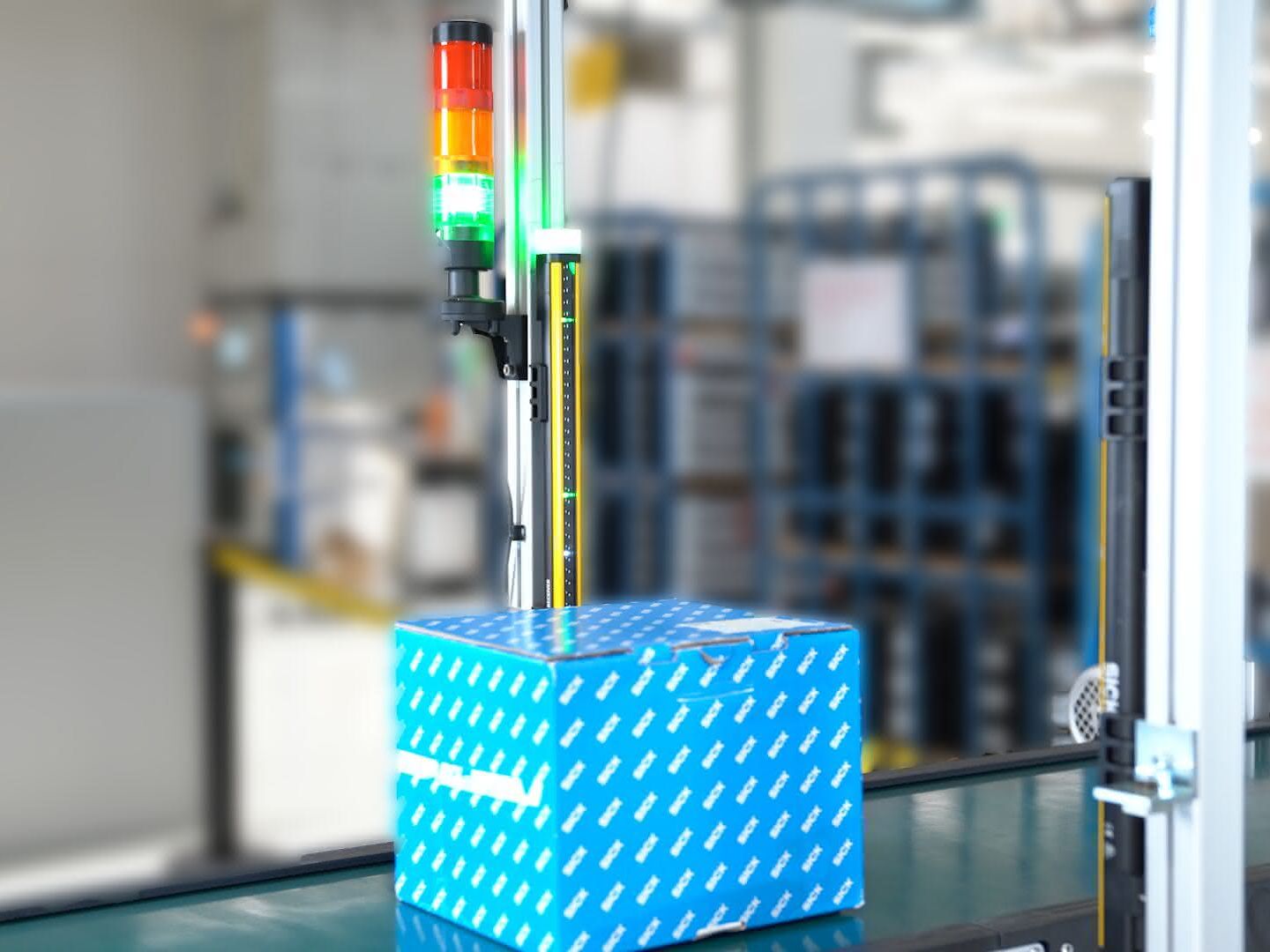 Förder- und Hebetechnik: Lichtvorhänge für sichere Förderstrecken Smart Box Detection