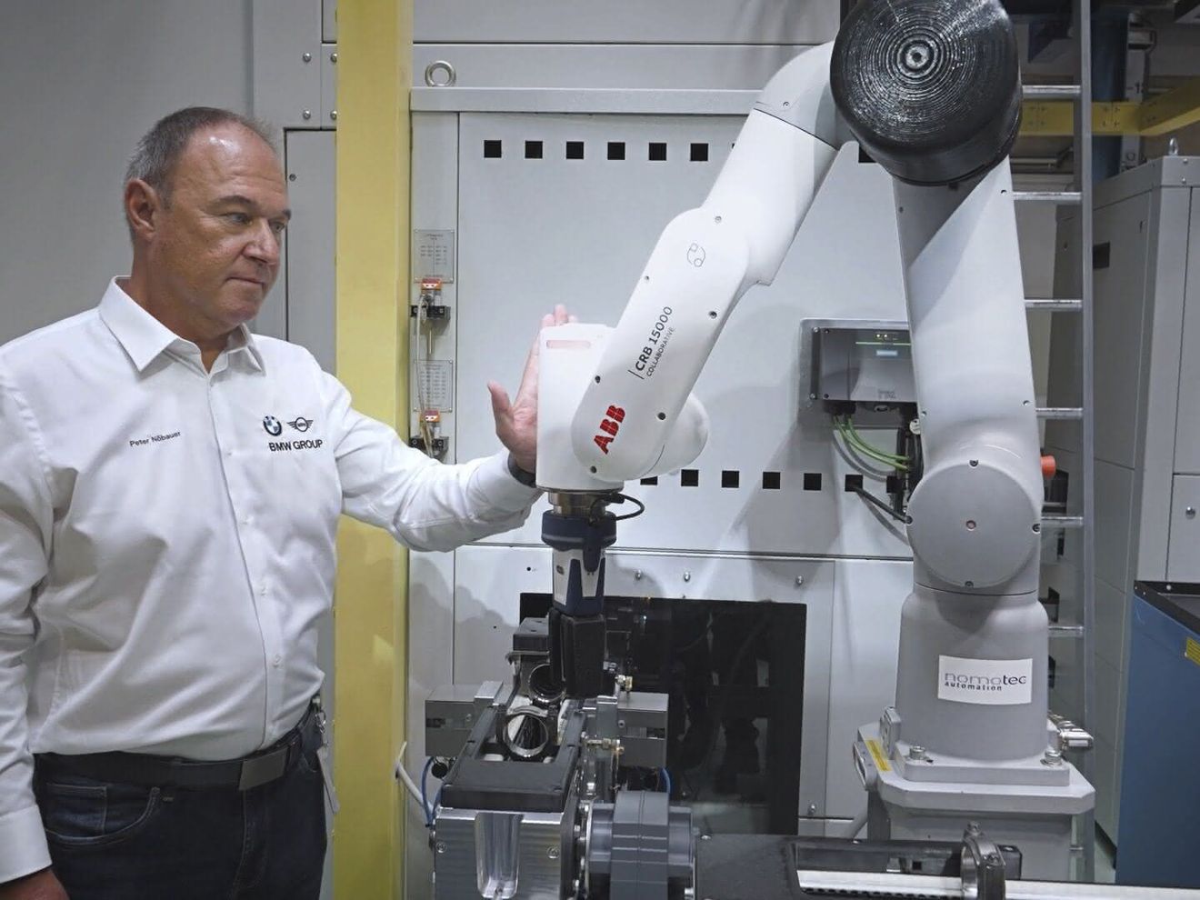Kollaborierender Roboter: Materialfluss mit dem Cobot Kollaborierender Roboter: Materialfluss mit dem Cobot