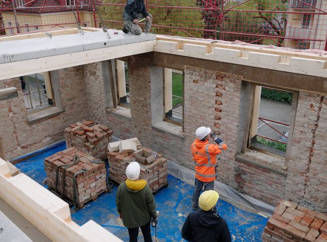 Industriell vorgefertigte und geklebte HBV-Decken bei der Sanierung eines Wohnhauses in Amstetten