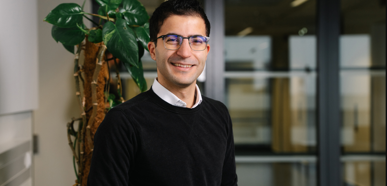 Studie: Cortisol stört Navigationssystem im Gehirn – Relevanz für Alzheimer und Demenz? Osman Akan ist Kognitionspsychologe an der Ruhr-Universität Bochum.