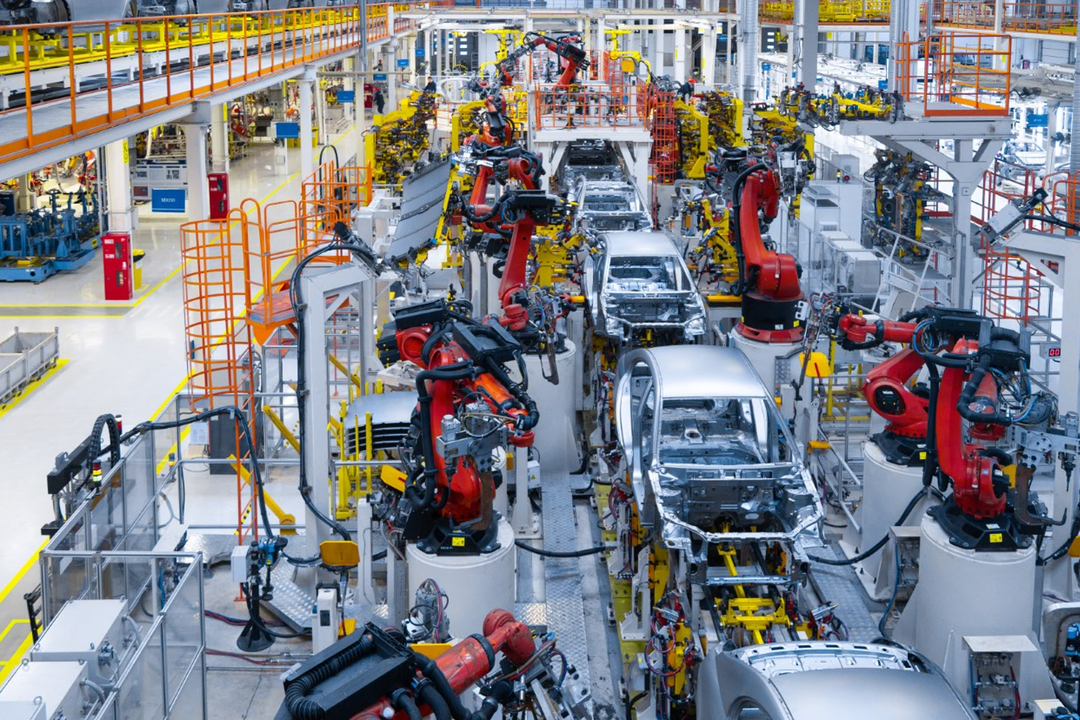 Symbolic image of a production hall in the automotive industry