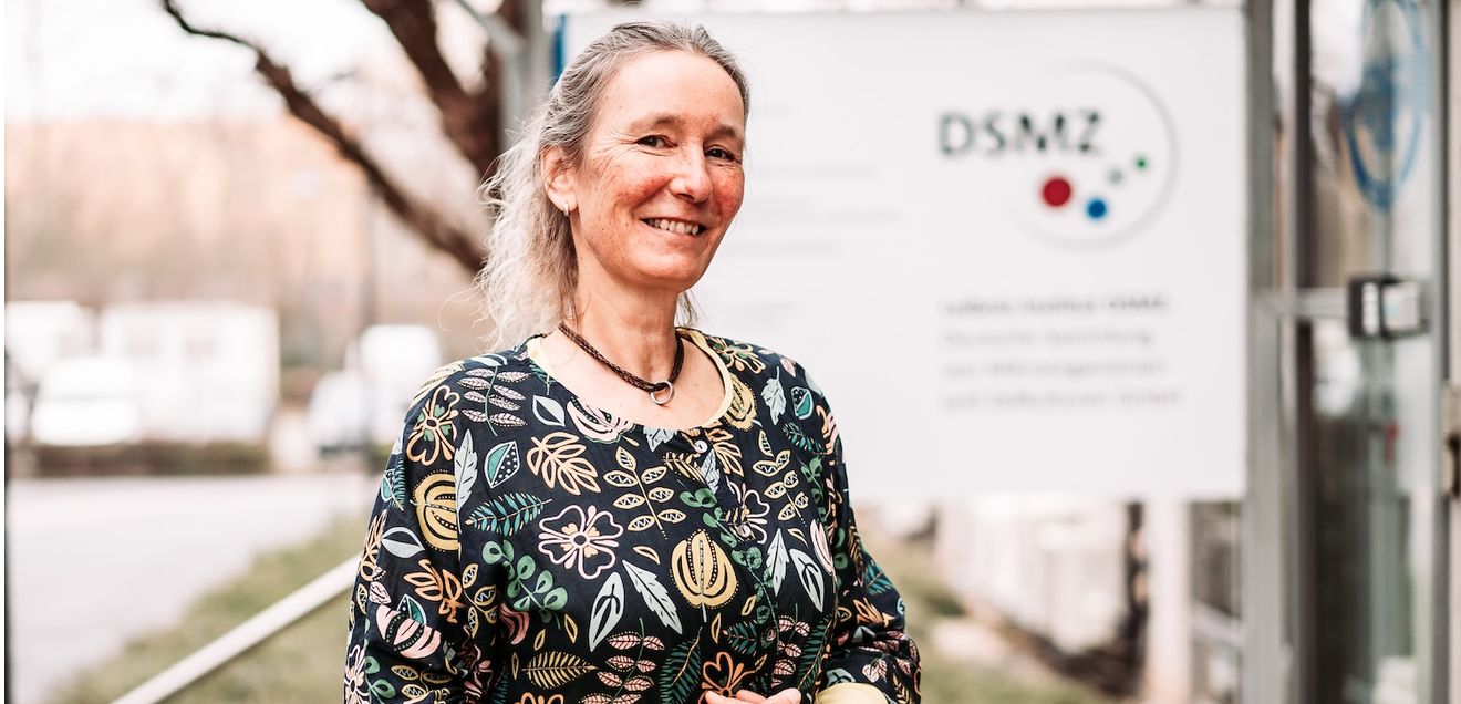 Mikrobiologin Dr. Sabine Gronow, Leiterin der Arbeitsgruppe Pathogene Bakterien am Leibniz-Institut DSMZ