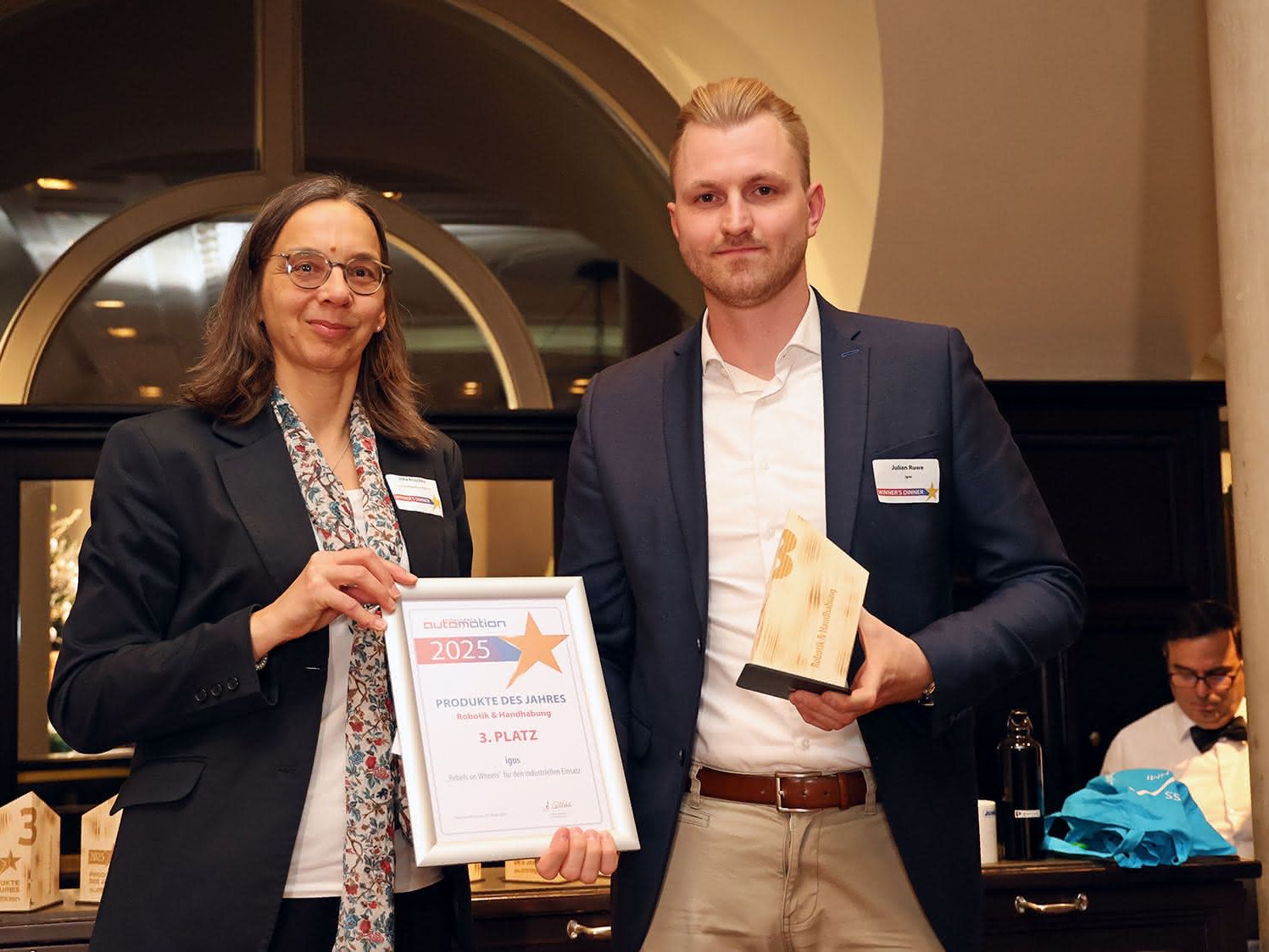 Robotik & Handhabung – 3. Platz: igus – ‚Rebels on Wheels‘ für den industriellen Einsatz Robotik & Handhabung – 3. Platz: igus – ‚Rebels on Wheels‘ für den industriellen Einsatz