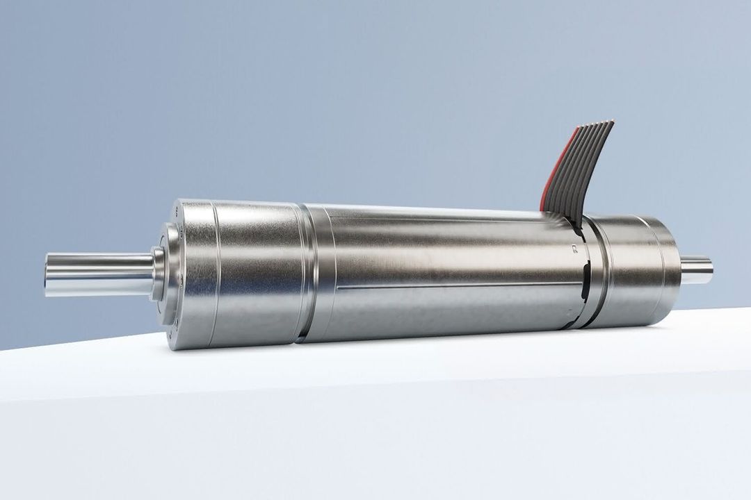 Fördertechnik & Komponenten: Kompakte Antriebstechnik kombiniert zwei Komponenten